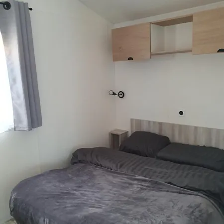 Familial A La 캠프장 미들케르케